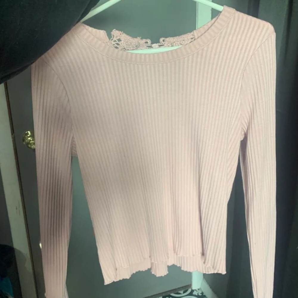 Tight long sleeve shirt with cute bow on back